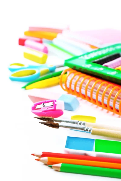 Papelería brillante de la escuela, aislada en blanco —  Fotos de Stock