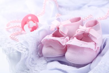 Pembe bebek bezi yakın çekim çizmeler