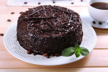 Tabloda çay lezzetli çikolatalı kek yakın çekim