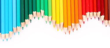 beyaz izole renkli kalemler