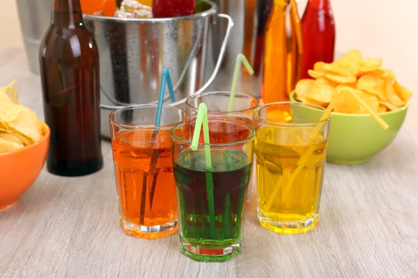 Bereid tabel met drankje voor partij — Stockfoto