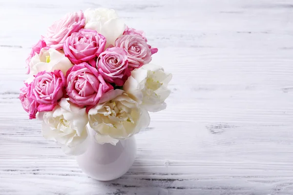 Bouquet of fresh roses and tulips on wooden background — Stock Photo, Image