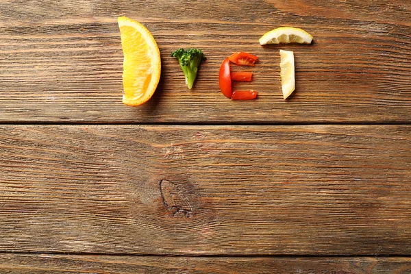 Word DIET made of sliced vegetables on wooden background — Stock Photo, Image