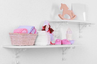 raflar yakın çekim üzerinde bebek aksesuarları