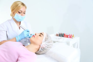 kalıcı uygulama güzellik uzmanı gözünü, makyaj yakın çekim