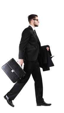 Şık takım elbise ile beyaz izole evrak çantası erkekte