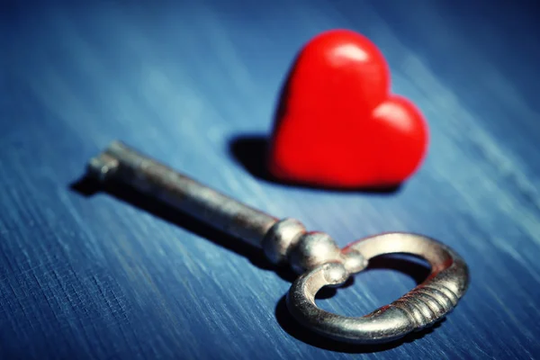 Retro key with red heart on color wooden table background — Stock Photo, Image