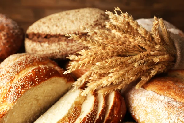 Kulakları ile farklı ekmek — Stok fotoğraf