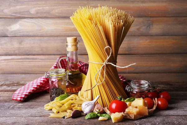 Pasta med körsbärstomater — Stockfoto