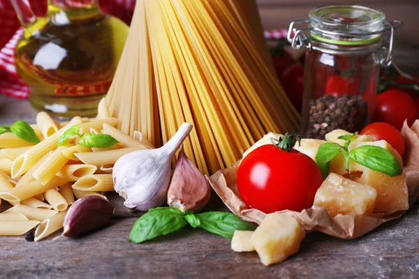 Pasta med körsbärstomater — Stockfoto