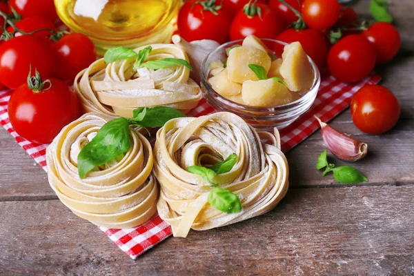 Pasta with cherry tomatoes — Stock Photo, Image