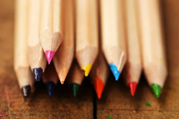 Trä färgglada pennor — Stockfoto