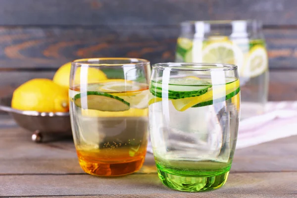 Acqua fresca con limone e cetriolo — Foto Stock