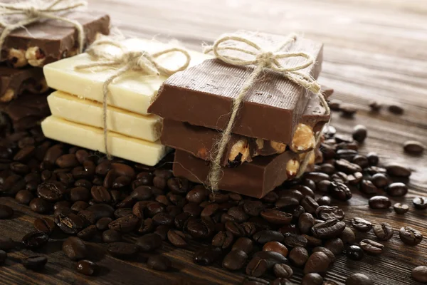 Cioccolato con chicchi di caffè — Foto Stock