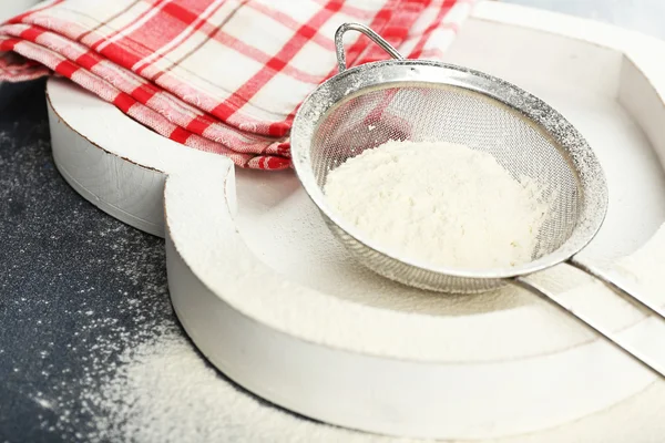 Sifting flour through sieve — Stock Photo, Image