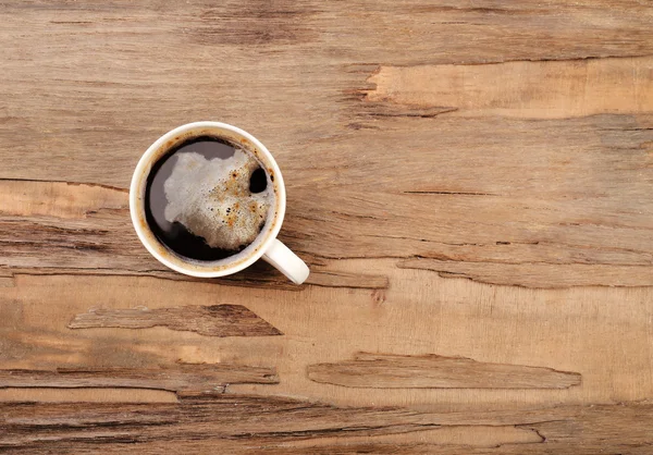 Tasse Kaffee auf Holztisch — Stockfoto