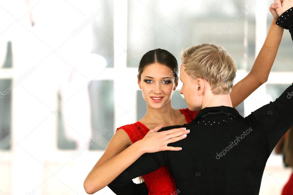 Pareja de baile de salón fotos de stock, imágenes de Pareja de baile de salón sin royalties | Depositphotos Pareja de baile de salón fotos de stock, imágenes de Pareja de baile de salón sin royalties | Depositphotos