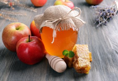 Tablo yakın çekim üzerinde apple ile lezzetli tatlım