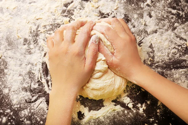 Making dough by female hands — Stock Photo, Image