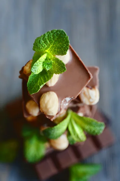 Zestaw z pikantnym czekolady na drewniane tła — Zdjęcie stockowe
