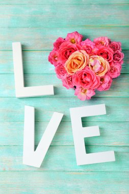 Kelime aşk ile güzel güller