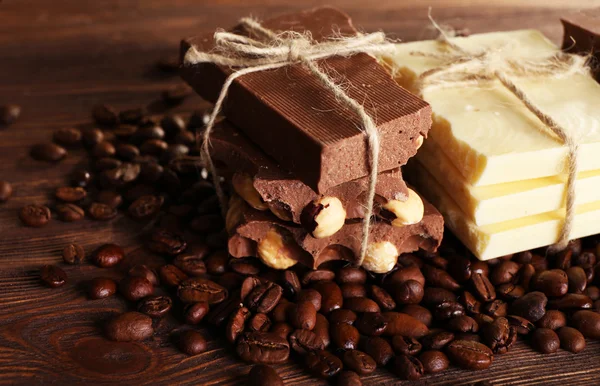 Stack of tied chocolate with coffee beans — Stock Photo, Image