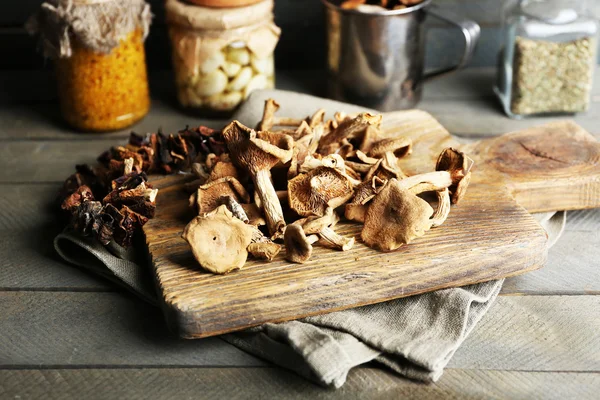 Dried mushrooms on cutting board — Stock Photo, Image