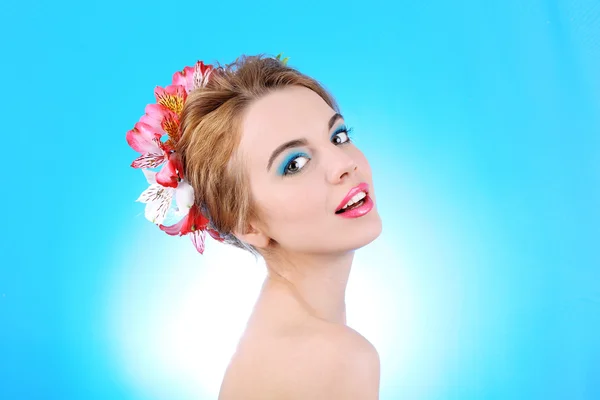 Young woman with flowers — Stock Photo, Image