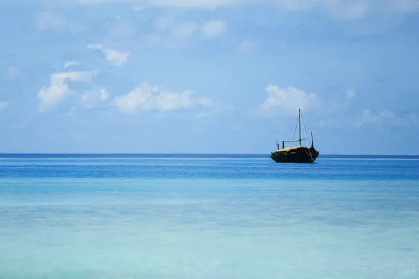 リゾートの美しい青い海の水観 — ストック写真