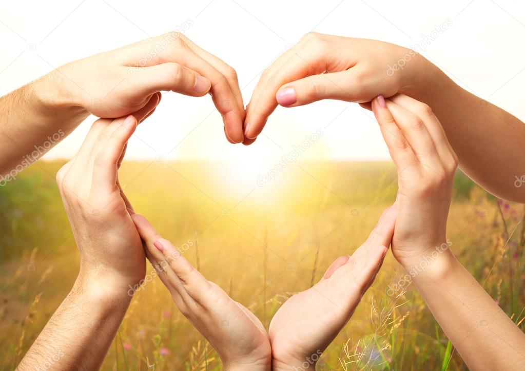 Manos unidas corazon fotos de stock, imágenes de Manos unidas corazon sin royalties | Depositphotos Manos unidas corazon fotos de stock, imágenes de Manos unidas corazon sin royalties | Depositphotos