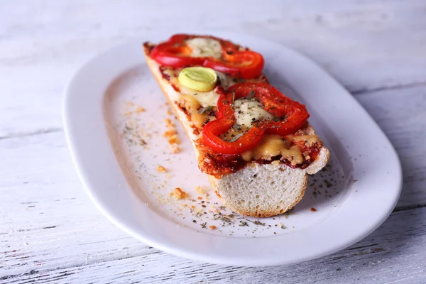 Tasty sandwich with vegetables and cheese on plate on wooden background — Stock Photo, Image