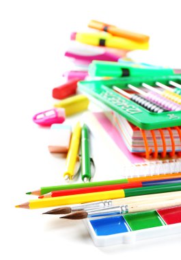 Parlak okul kırtasiye, üzerinde beyaz izole