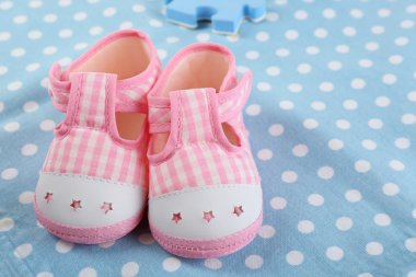 Bebek Ayakkabı bez arka plan üzerinde