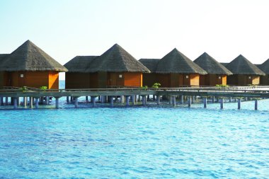 Su villa tatil okyanus arka plan üzerinde