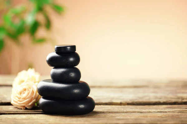 Beautiful spa composition on wooden table, on brown background — Stock Photo, Image