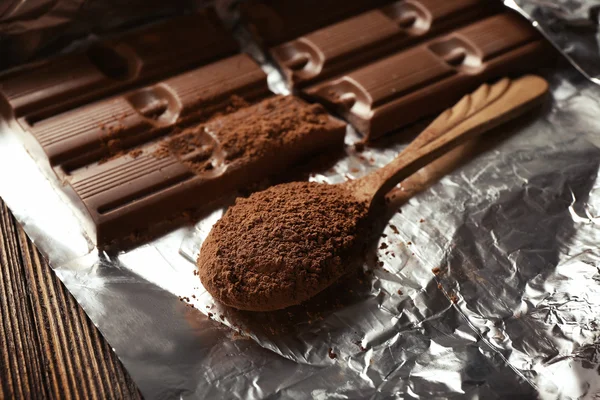 Folyo, closeup üzerine Kakaolu çikolata — Stok fotoğraf