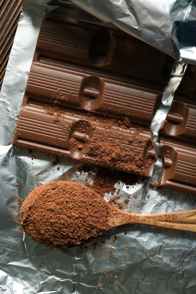 Folyo, closeup üzerine Kakaolu çikolata — Stok fotoğraf