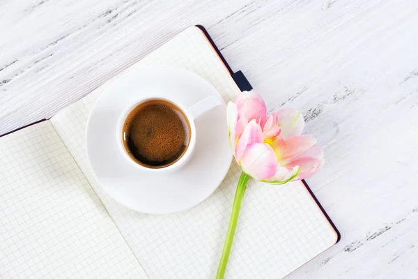 Tulip with cup of coffee — Stock Photo, Image