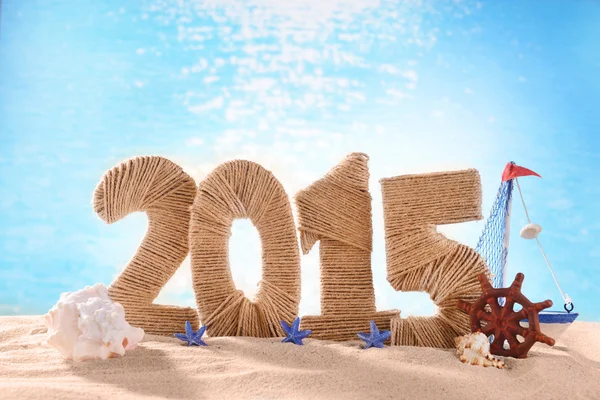 2015 tecken på stranden sand — Stockfoto