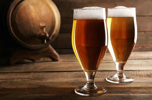 Glasses of beer on wooden background — Stock Photo, Image