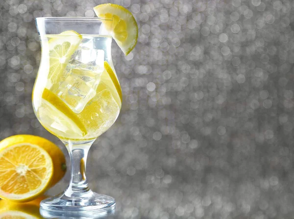 Glass of freshness lemonade, on bright background — Stock Photo, Image