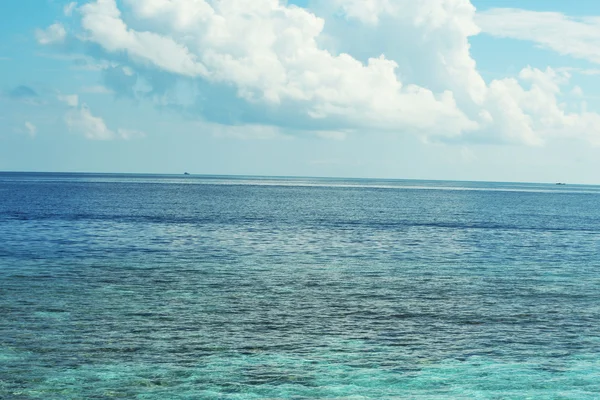 View of beautiful blue ocean water in resort — Stock Photo, Image