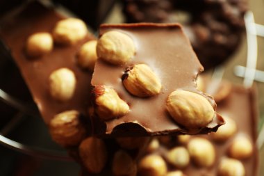 Natürmort çikolata fındık, closeup ile dizi