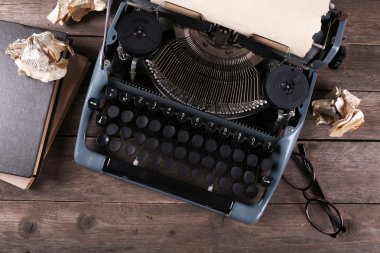 Ahşap masa Retro daktiloda