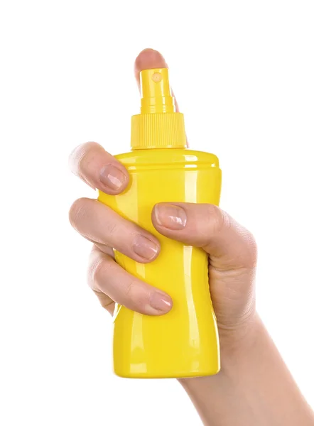 Flacone abbronzante spray in mano femminile isolato su bianco — Foto Stock