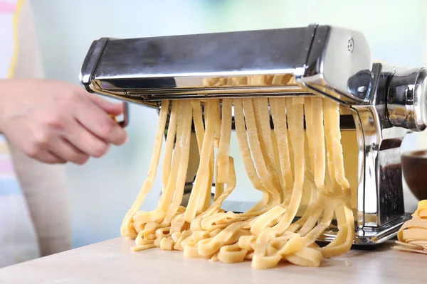 Woman making noodles — Stock Photo, Image