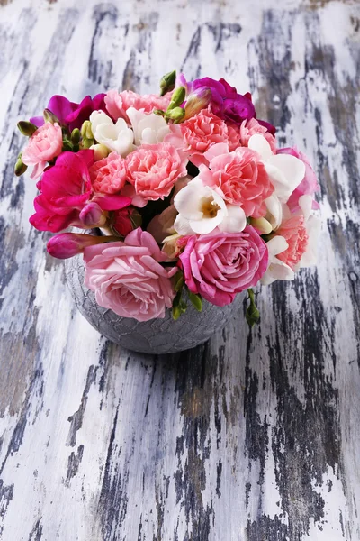 Beautiful fresh spring flowers in pot — Stock Photo, Image