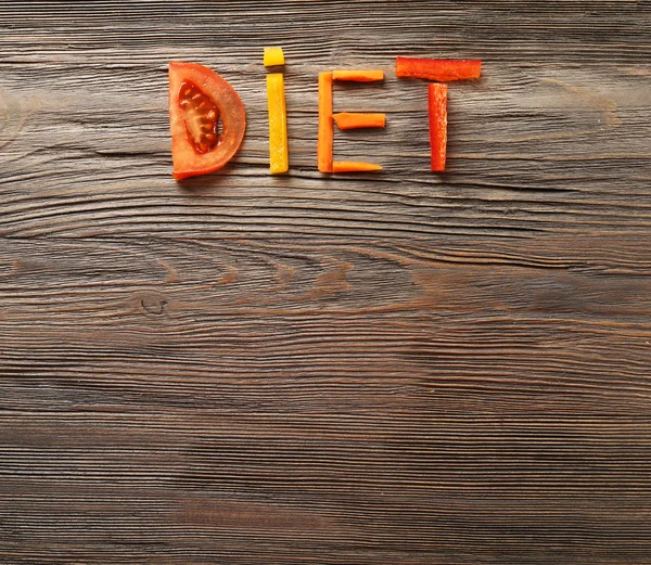 Ordet Diet av skivade grönsaker på trä bakgrund — Stockfoto