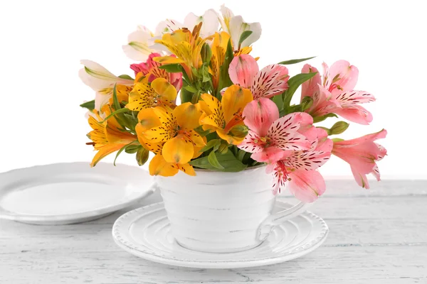 Cenário de mesa com flores — Fotografia de Stock