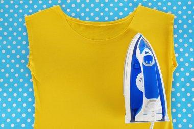 Demir ve gömlek gemide kapat